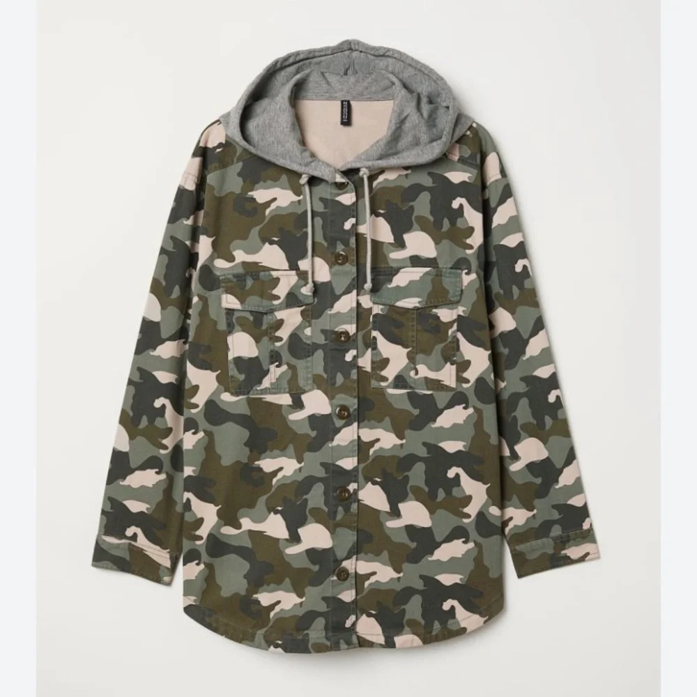 H&M divided camouflage cotton button down hoodie - Picture 2 of 10